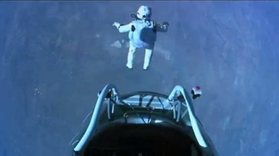 Baumgartner jumps.