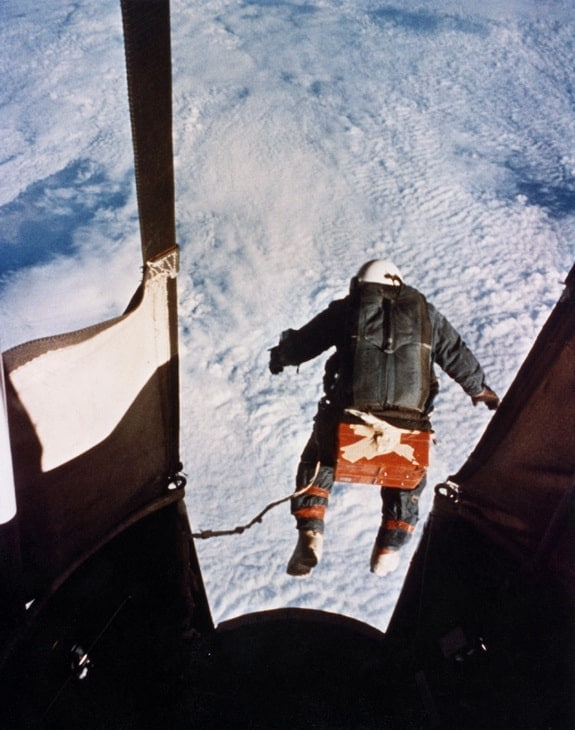 Kittinger jumps.